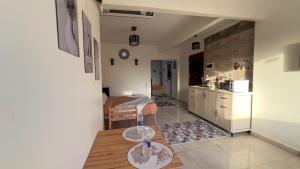 A kitchen or kitchenette at giza pyramids view