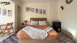 A bed or beds in a room at giza pyramids view