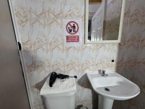 Ένα μπάνιο στο De la Plaza Rent a Home +11 φωτογραφίες