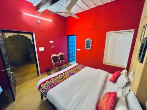 Łóżko lub łóżka w pokoju w obiekcie Hotel Amazing Jaisalmer