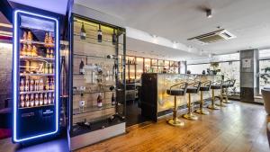Lounge nebo bar v ubytování Kent Hotel