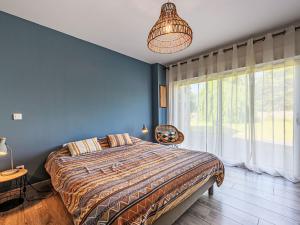 Ένα ή περισσότερα κρεβάτια σε δωμάτιο στο Holiday Home Maison de Kerbarh by Interhome +10 φωτογραφίες