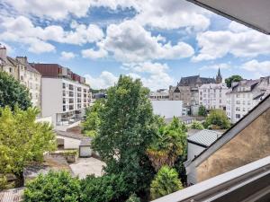 une vue d'une ville depuis un bâtiment dans l'établissement Apartment Charme et Confort by Interhome, à Vannes