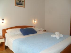 Кровать или кровати в номере Apartments & Room Marina View
