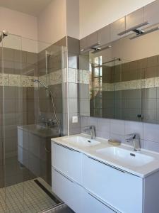 Ένα μπάνιο στο Le Douze, au bord de la rivière