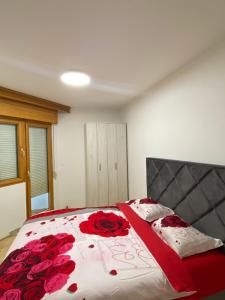 Ένα ή περισσότερα κρεβάτια σε δωμάτιο στο Apartman Sena +4 φωτογραφίες