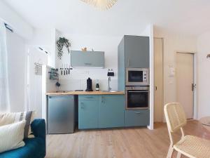 Η κουζίνα ή μικρή κουζίνα στο Apartment Résidence de Saint Palais-8 by Interhome