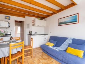 Η κουζίνα ή μικρή κουζίνα στο Apartment Piscine et Plage-2 by Interhome