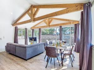 Χώρος καθιστικού στο Holiday Home Les Cariatides 5 by Interhome