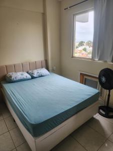 Ένα ή περισσότερα κρεβάτια σε δωμάτιο στο Comodidade Imaculada