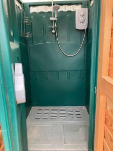 Ένα μπάνιο στο Tinkers Horn Cabin