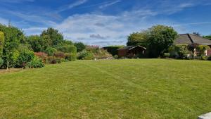 Vrt ispred objekta The Yoke B&B and Self-Catering Accommodation Laois