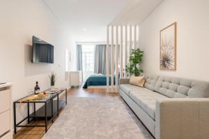 a living room with a couch and a table at Host Wise - Marquesa Palace in Porto