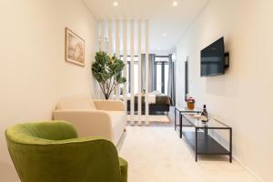 a living room with a couch and a table at Host Wise - Marquesa Palace in Porto