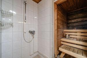 Ένα μπάνιο στο Aurora Nest By Aavalevi Holidays +35 φωτογραφίες