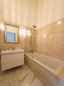 Kúpeľňa v ubytovaní Margaret Bridge Residence + 14 fotografií