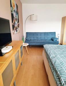 Un pat sau paturi într-o cameră la Apartmán Terminál, self check-in 24 h, free parking