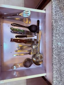 Η κουζίνα ή μικρή κουζίνα στο NovaLuxe Stays 1 bed Luxury apartment for families