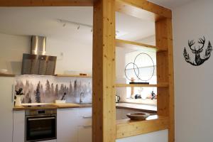 Kuchyň nebo kuchyňský kout v ubytování Ferienwohnung "Bergzeit" in Feldberg- Falkau