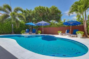 Πισίνα στο ή κοντά στο Private Pool and Backyard Villa in North Palm Beach