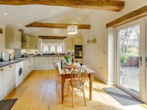 Η κουζίνα ή μικρή κουζίνα στο 1 Bed in Great Torrington 76790 +13 φωτογραφίες