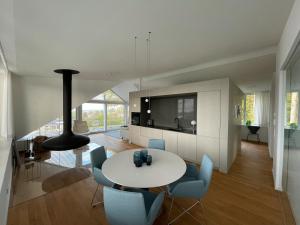 Χώρος καθιστικού στο Fewo Müller mit See- und Bergblick