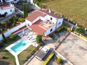 an aerial view of a house with a swimming pool at Villa de Gracia Casa 4 in Tordera