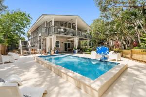 Hồ bơi trong/gần Beachside Cabana Walk to Beach Dog Friendly