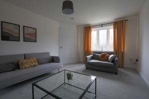 Χώρος καθιστικού στο The Haven – Modern 4-Bed Home with Garden
