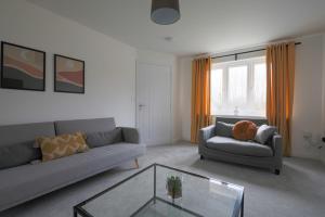 Χώρος καθιστικού στο The Haven – Modern 4-Bed Home with Garden