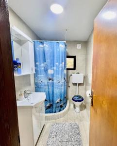 Et badeværelse på Nina House Charming Apartment, Prevlaka