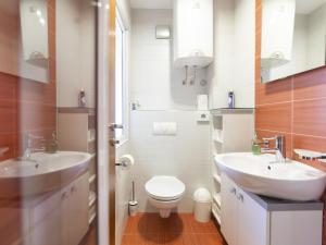 Koupelna v ubytování Apartment Lučica-2 by Interhome + 12 fotografií