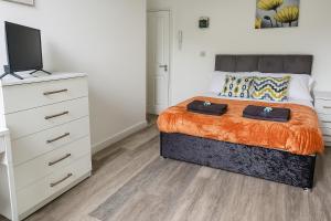 Gambar di galeri bagi Manygates House by Alt-Stay - Wakefield Budget Friendly Contractor and Relocation Accommodation - Private Room with Parking, Fast Wi Fi, In Room Tea and Coffee, Shared Kitchen, Bathrooms and Lounge - Long Stay Ready with Weekly and Monthly Rates di Wakefield