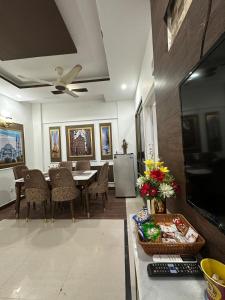 Khu vực ghế ngồi tại DHA Karachi Condo Apartment +38 ảnh