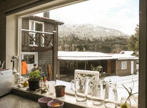 Nespecifikovaný výhled na hory nebo výhled na hory při pohledu z hostelu
