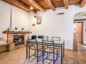 Posezení v ubytování Apartment Il Borghetto-1 by Interhome + 17 fotografií
