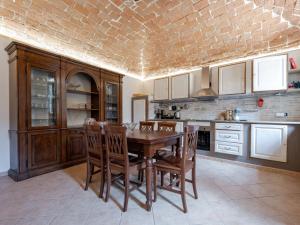 Kuchyň nebo kuchyňský kout v ubytování Apartment Il Borghetto-1 by Interhome