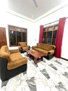 Ruang duduk di Domestic Villa