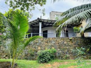 Сад в Green Villa Meepawala