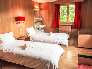 Ένα ή περισσότερα κρεβάτια σε δωμάτιο στο Chalet Chalet L'Etape by Interhome