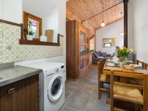 Posezení v ubytování Apartment Larice by Interhome
