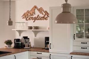 Kuchyň nebo kuchyňský kout v ubytování Charmante Altbauwohnung mit Flair in Polling