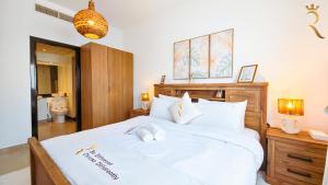 Postel nebo postele na pokoji v ubytování Al Reef Cozy 1BR with Pool and Serene Vibes + 37 fotografií
