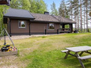 a cabin with a picnic table in front of it at Holiday Home Mustijoki by Interhome in Savitaipale