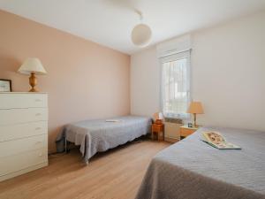 Ένα ή περισσότερα κρεβάτια σε δωμάτιο στο Apartment Le Prince Noir by Interhome