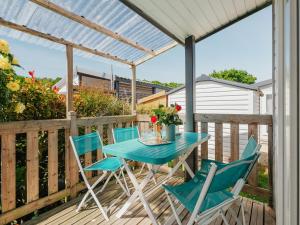 Μπαλκόνι ή βεράντα στο Chalet Le Bois d'Amour 2-2 by Interhome