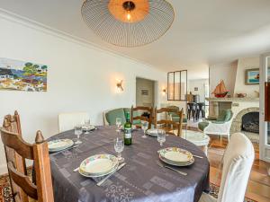 Χώρος καθιστικού στο Holiday Home L'écrin du Bono by Interhome