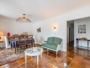 Χώρος καθιστικού στο Holiday Home L'écrin du Bono by Interhome
