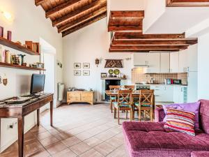 Η κουζίνα ή μικρή κουζίνα στο Apartment Laghina by Interhome +16 φωτογραφίες