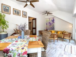 Χώρος καθιστικού στο Holiday Home Lu Nibbaru di Portobello by Interhome